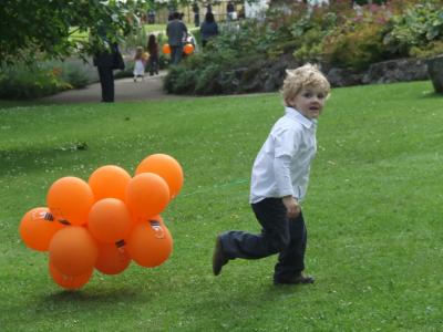 Balloon fun at Fringe Sunday (credit: Martin Bisknell)