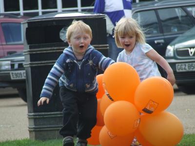 kids & balloons