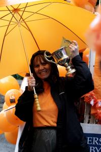 Fringe chair Stephanie with the winning cup