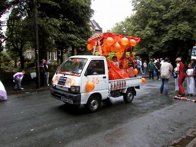 2004's pioneering Fringe25 float. There she goes!