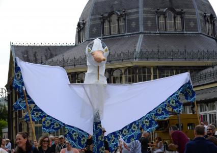 A giant egret takes off at Fringe Sunday thanks to Two Left Hands! (credit: Dave Upcott 2019)