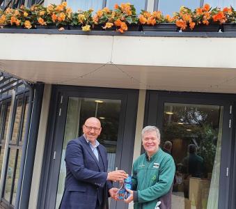 Mark Smith of Haddon Care Home receives a thank you chocolate orange supplied by Morrisons and Fringe representative Rob Harrison (Linda Rolland 2021)