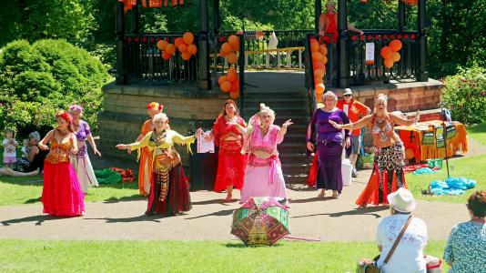 No umbrellas needed at this Fringe Sunday. The Belly Dance Flames entertain (credit: Ian J Parkes 2022)