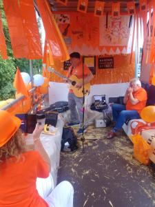 Peter Buxton and his Sideways Band are ready to entertain on the Fringe/BIF carnival float (credit: Stephanie Billen 2023)