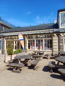 New location for the Fringe Information Desk (SB)