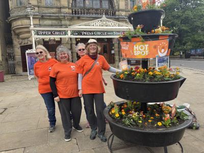 Linda, Carole, Jeanette and Pam with the fab Hot Spot outside the Opera House (credit: Moira Kean 2025)
