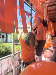 The work out that is decorating the float (MK)