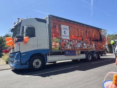 The sun is shining on our splendid Fringe float (MK)