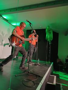 Fred Up entertains the audience at the Fringe Launch Party 2025 (credit: Stephanie Billen)