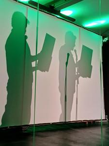 Digging those showbiz shadows... (SB)