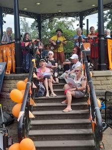 Darren Poyzer and the Singalong Choir at Fringe Sunday 2025 (credit: Carole Garner)