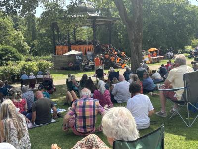 A packed audience enjoys Fringe Sunday 2025 (credit: Moira Kean)