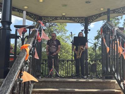 Gifts from Crows take the stage (MK)