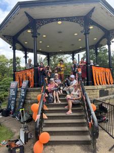 The irresistible Singalongs with Darren Poyzer, later to be awarded Spirit of the Fringe (MK)