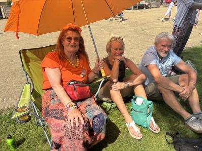 Artist and Fringe committee member Catherine Serjeant plus friends (MK)