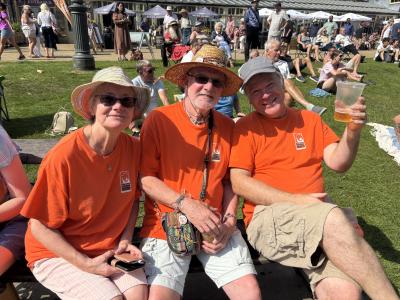 Cheers to another fine Fringe Sunday! Jeanette, Ian and Rob raise a glass! (credit: Moira Kean 2025)
