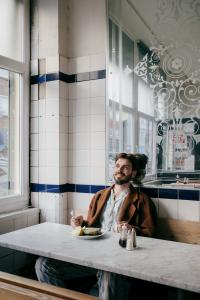 credit: Oliver Holms