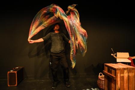 Naz Sheikh in one-man show. Photo credit: Neil R Smith