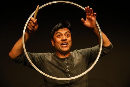 Naz Sheikh in one-man show. Photo credit: Neil R Smith