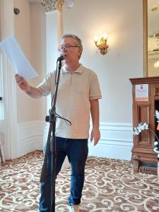 Fringe trustee Rob Harrison announces the Comedy nominations and awards (SB)
