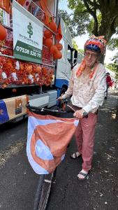 Webmaster Dan decorates his bike (MK)