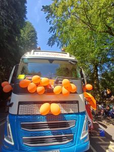The indomitable Fringe float (DO)