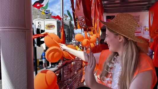 A Fringe wave to the fair goers on Carnival Day (credit: Moira Kean 2026)