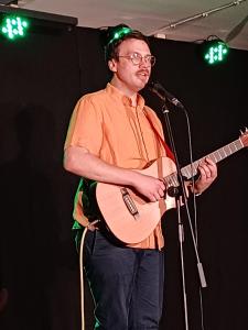 Edy Hurst's musical interlude (credit: Stephanie Billen)