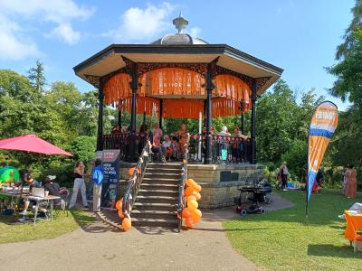 Darren Poyzer and friends take to the stage at Fringe Saturday (credit: Stephanie Billen 2026)