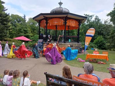 Belly dancers close a routine (credit: Stephanie Billen)
